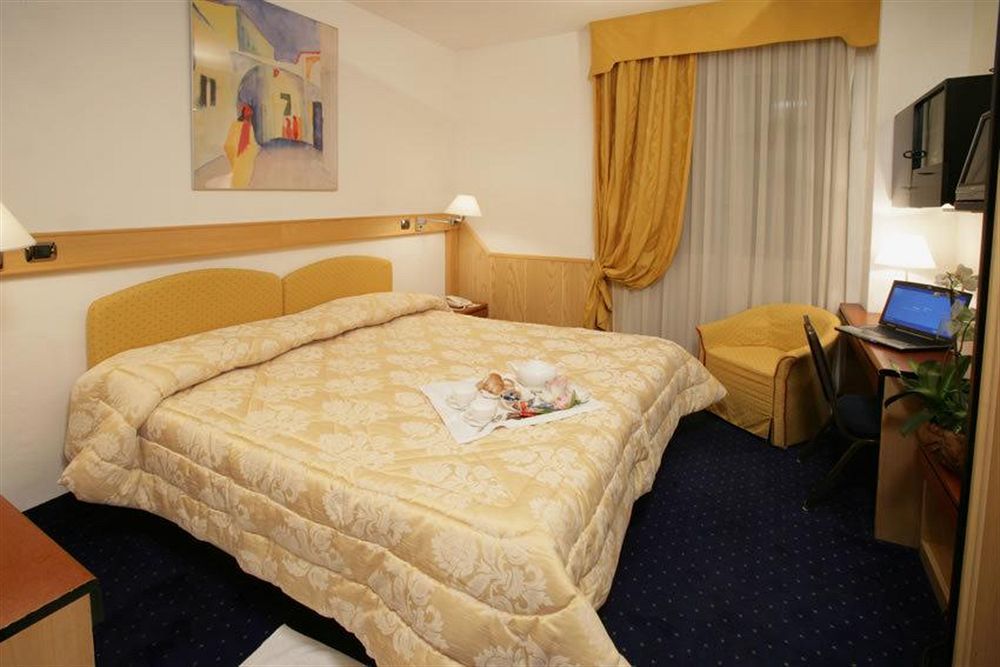 Hotel Astoria Γκαλλαράτε Εξωτερικό φωτογραφία