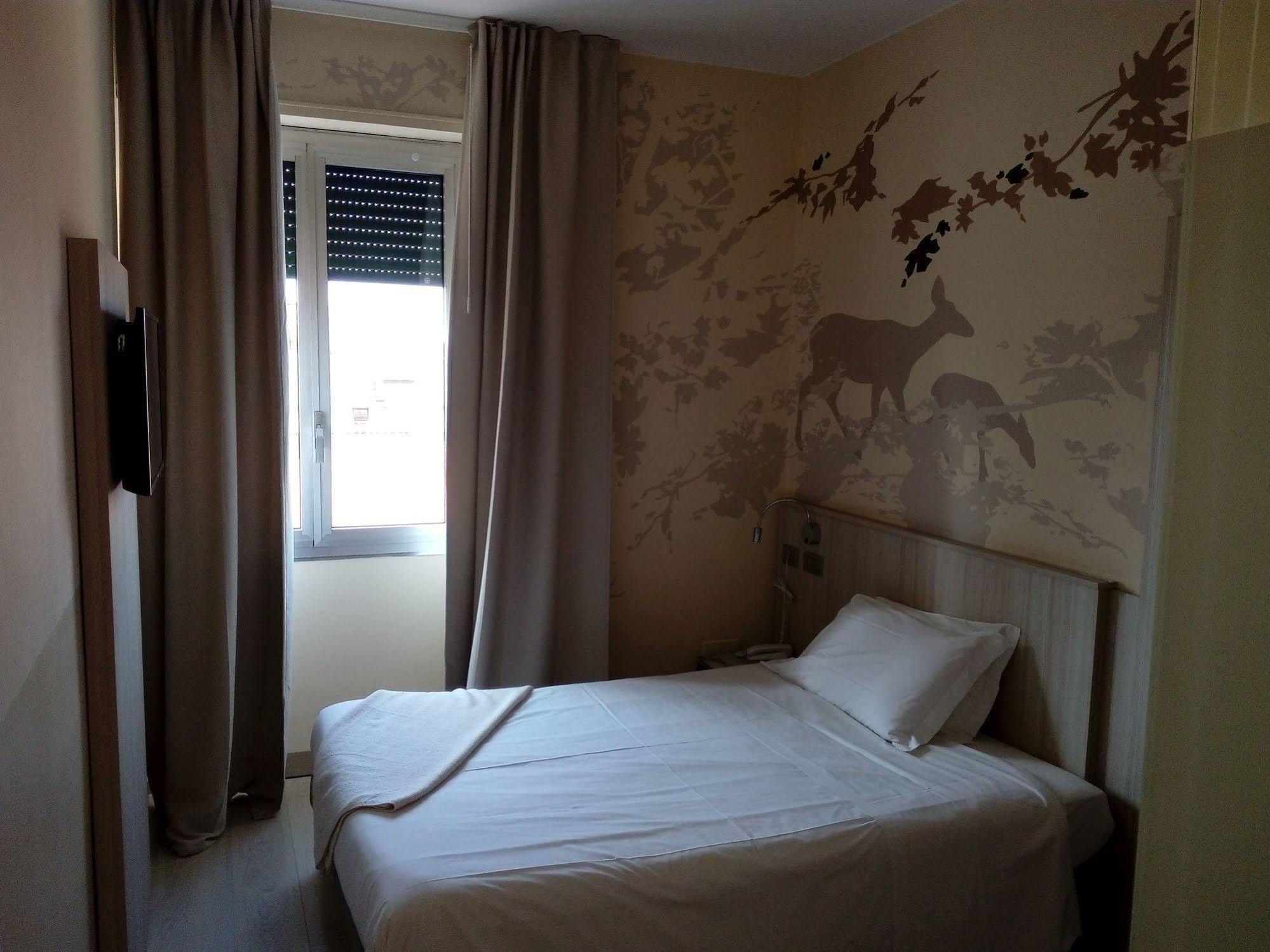 Hotel Astoria Γκαλλαράτε Εξωτερικό φωτογραφία