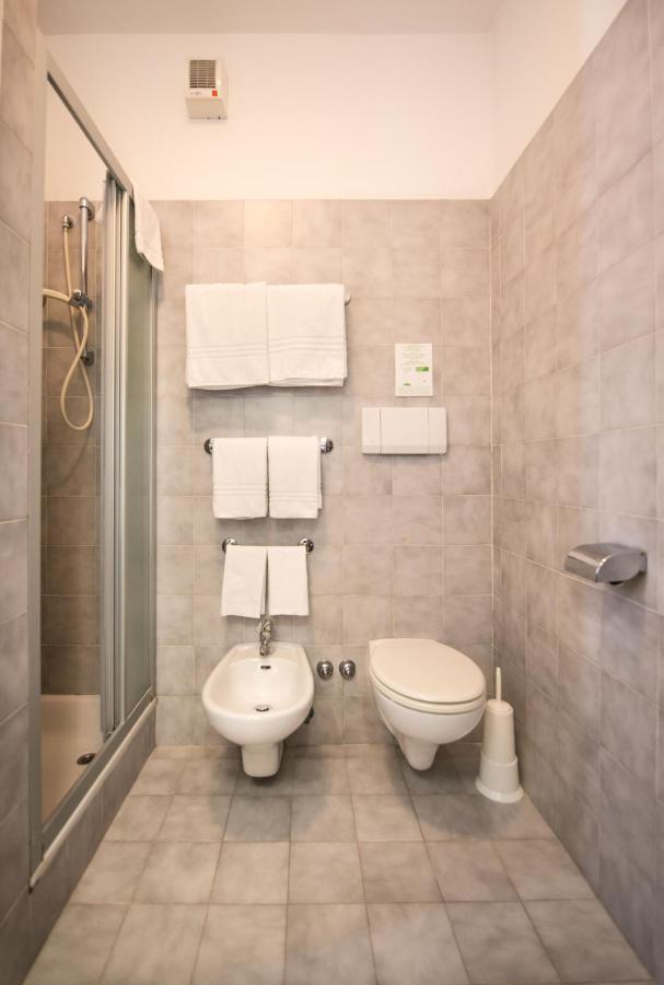 Hotel Astoria Γκαλλαράτε Εξωτερικό φωτογραφία