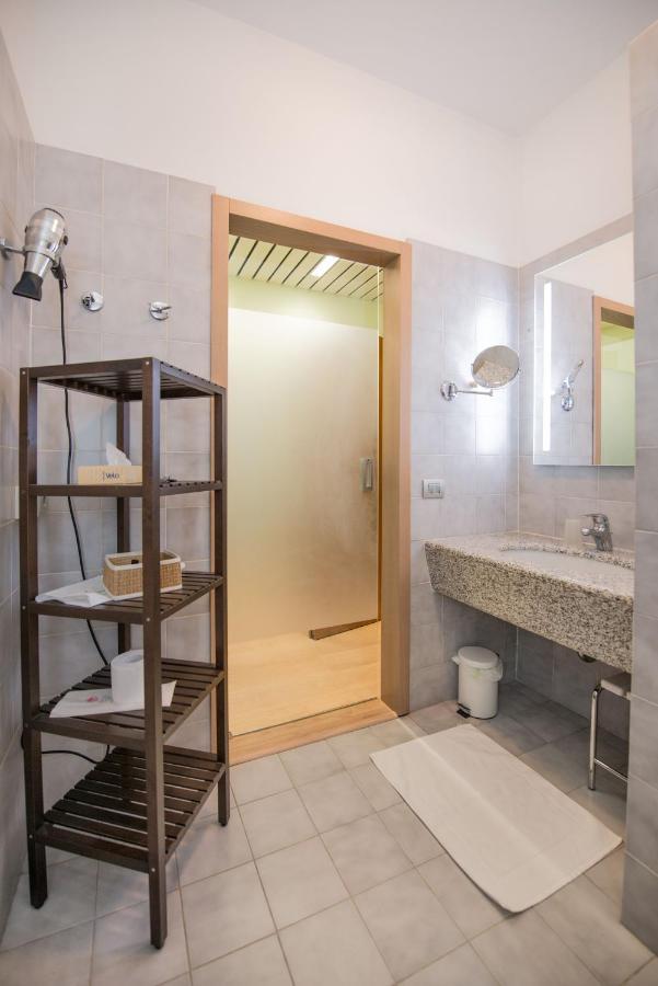 Hotel Astoria Γκαλλαράτε Εξωτερικό φωτογραφία